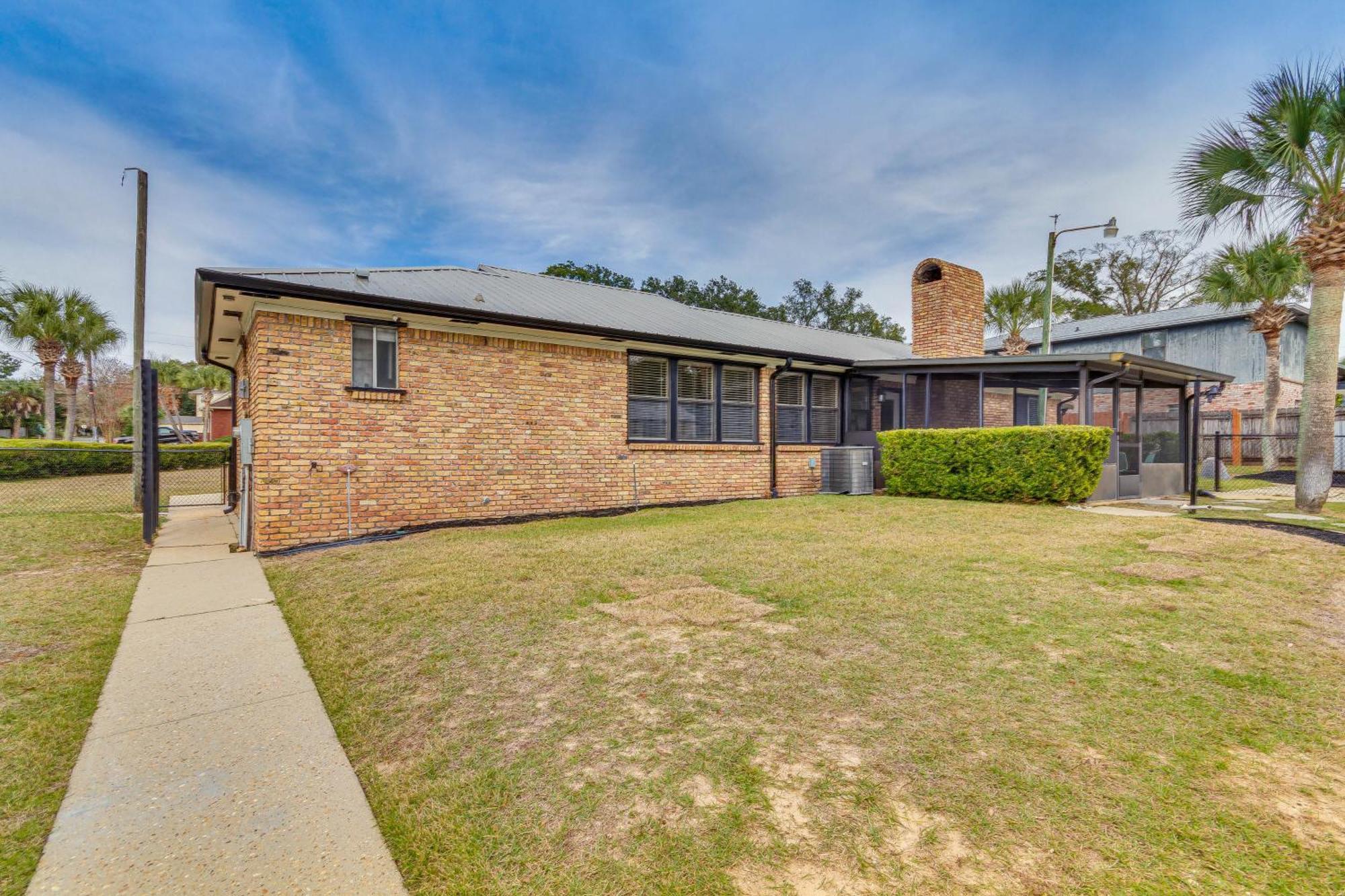 Pensacola Home With Screened Porch 10 Mi To Beach! Bagian luar foto