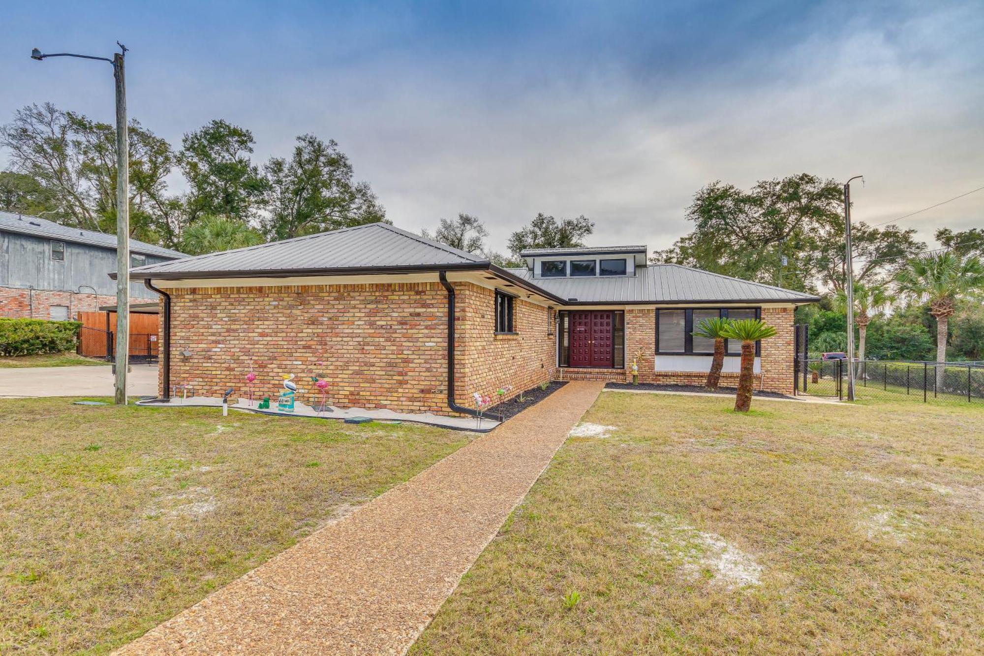Pensacola Home With Screened Porch 10 Mi To Beach! Bagian luar foto